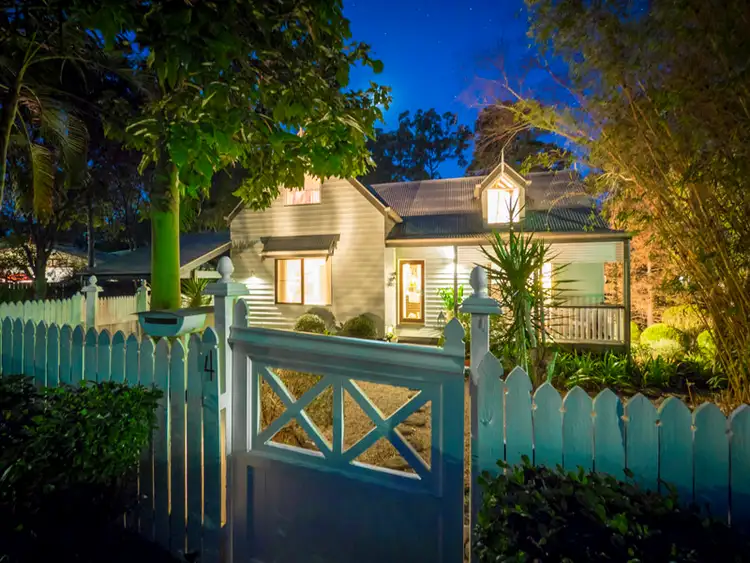 4 Tonnere Ct, Eatons Hill QLD 4037