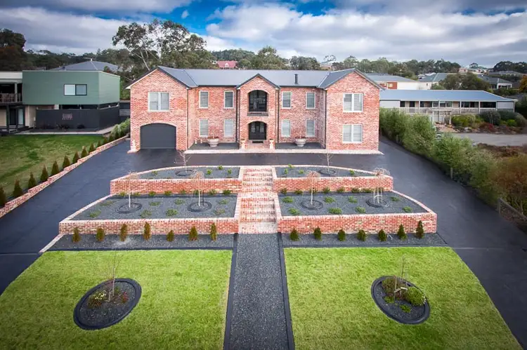 9 Alcheringa Court, Gisborne VIC 3437