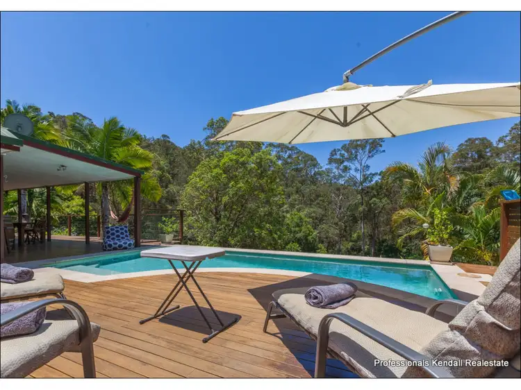 105 Henri Robert Drive, Clagiraba QLD 4211