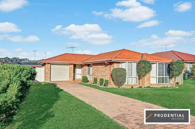 18 Robson Crescent, St Helens Park NSW 2560