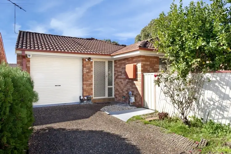 39 Sunny Place, St Johns Park NSW 2176
