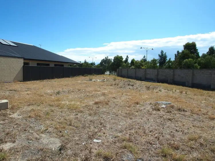 33 Jewel Gardens, Hammond Park WA 6164