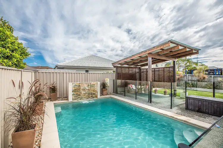 8 Skandia Court, Newport QLD 4020