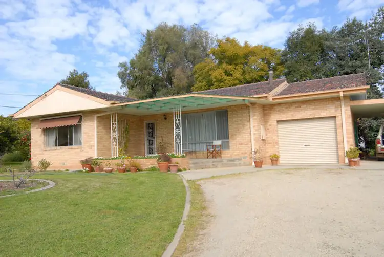 220 River Street, Deniliquin NSW 2710