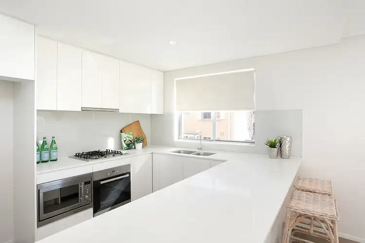 Main view of Homely unit listing, 4/32 The Crescent, Dee Why NSW 2099