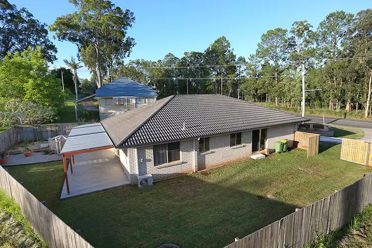 25 Railway Pde, Glass House Mountains QLD 4518