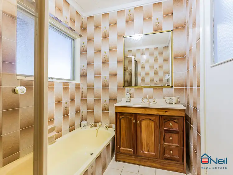 Seventh view of Homely house listing, 37 Amanda Drive, Camillo WA 6111