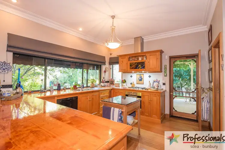 36 Roberts Road, Leschenault WA 6233