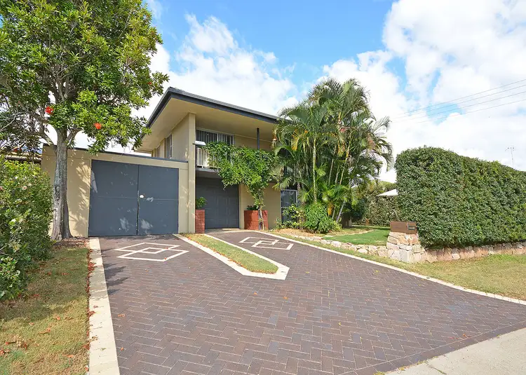 4 Jacaranda Dr, Torquay QLD 4655