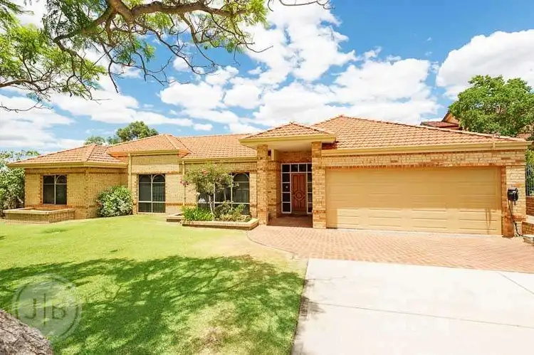 11 Unwin Crescent, Salter Point WA 6152