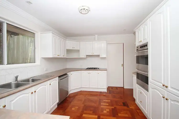 8 Strahan Street, Belmont QLD 4153