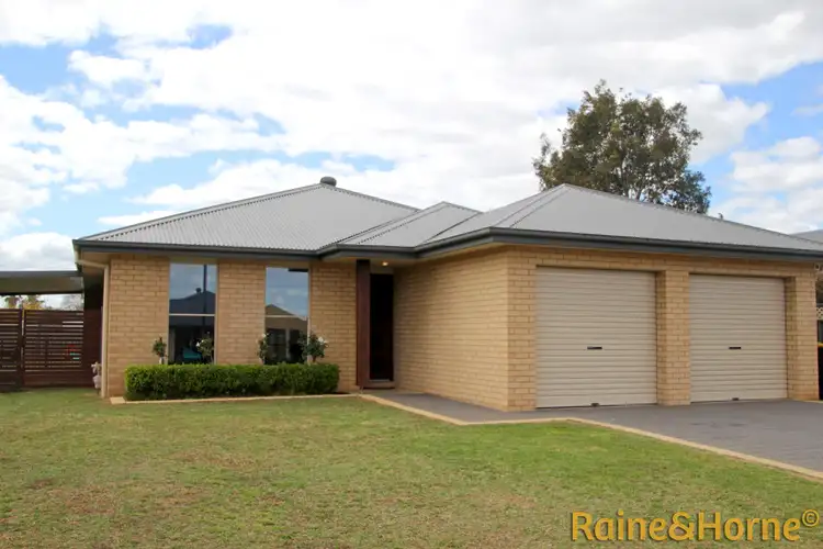 42 Dunheved Circle, Dubbo NSW 2830