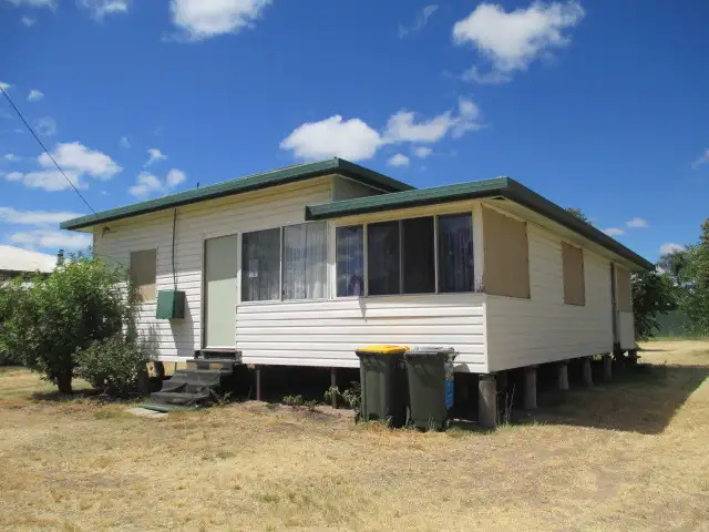 10 BILTON STREET, Tara QLD 4421
