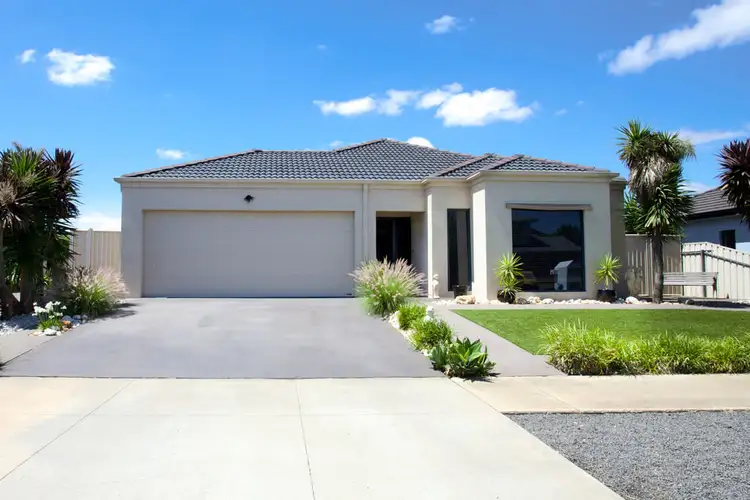 1/13 McTavish Boulevard, Horsham VIC 3400