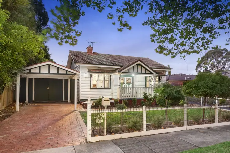11 Kitchener Road, Croydon VIC 3136