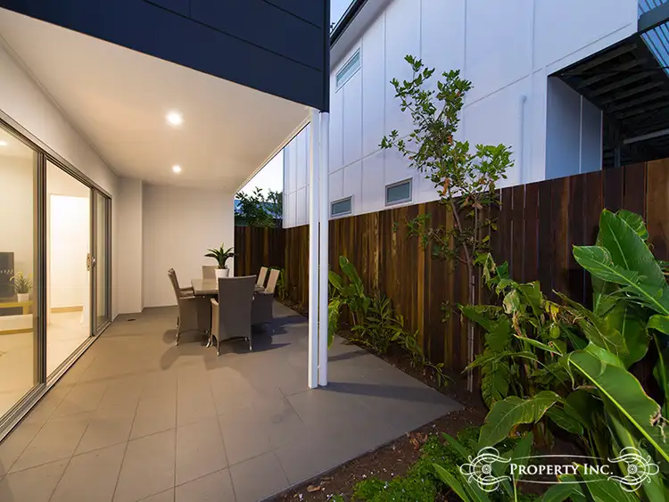 Sixth view of Homely townhouse listing, 2/122 Waverley Street, Annerley QLD 4103