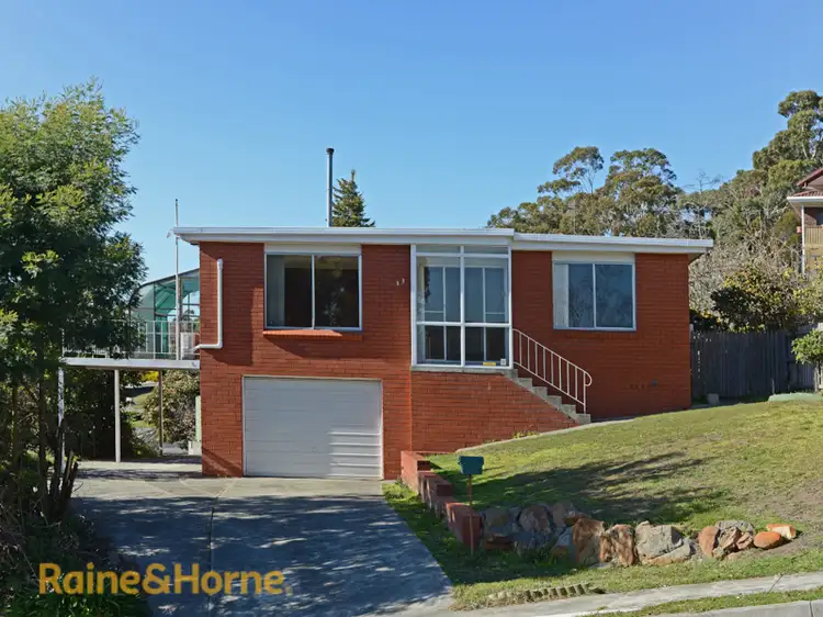 33 Elwood Drive, Lindisfarne TAS 7015