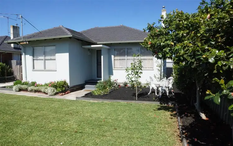 2 Forest Drive, Frankston North VIC 3200