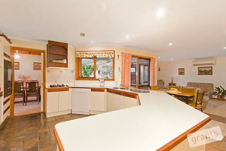 Seventh view of Homely house listing, 4 Ezard Close, Berwick VIC 3806