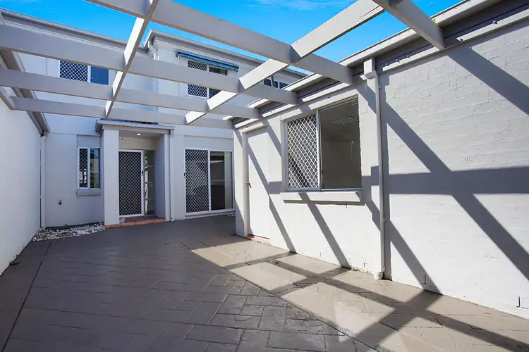 27/1 Bronberg Court, Southport QLD 4215