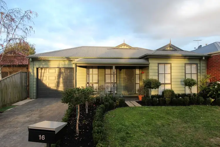 16 Waterbush Cres, Lyndhurst VIC 3975