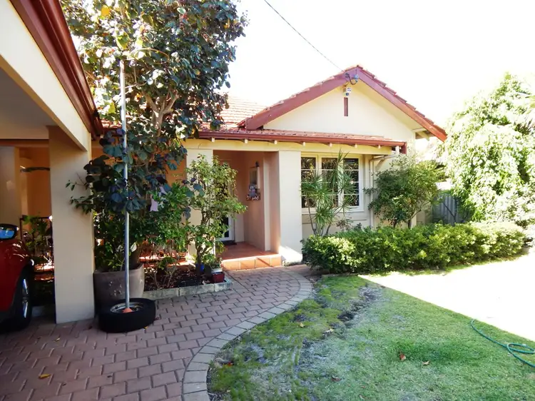10 Bradshaw Crescent, Manning WA 6152