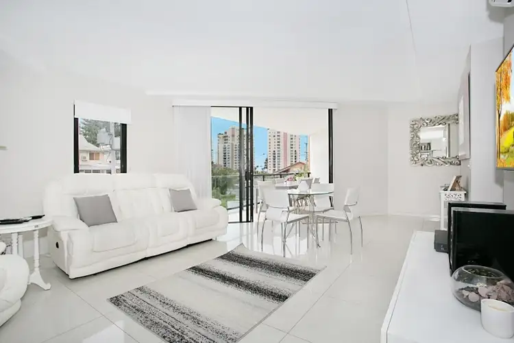 3/160 'Wings on Surf' Surf Parade, Broadbeach QLD 4218