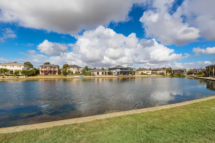 12 Heron Way, Sanctuary Lakes VIC 3030