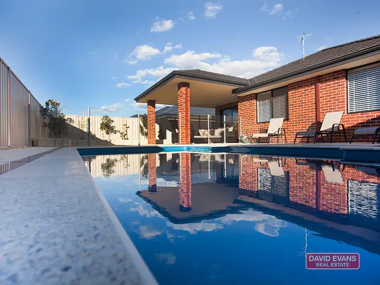 11 Clivia Heights, Sinagra WA 6065