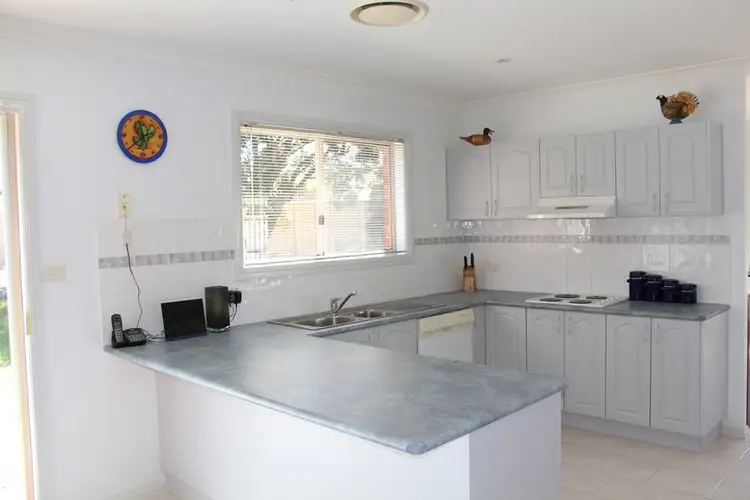 6 Theeuff Place, Griffith NSW 2680