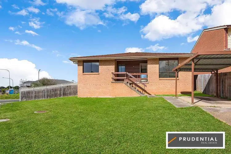 2 Cleopatra Drive, Rosemeadow NSW 2560