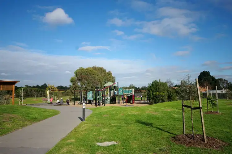 Seventh view of Homely house listing, 10 Lauriston Drive, Endeavour Hills VIC 3802