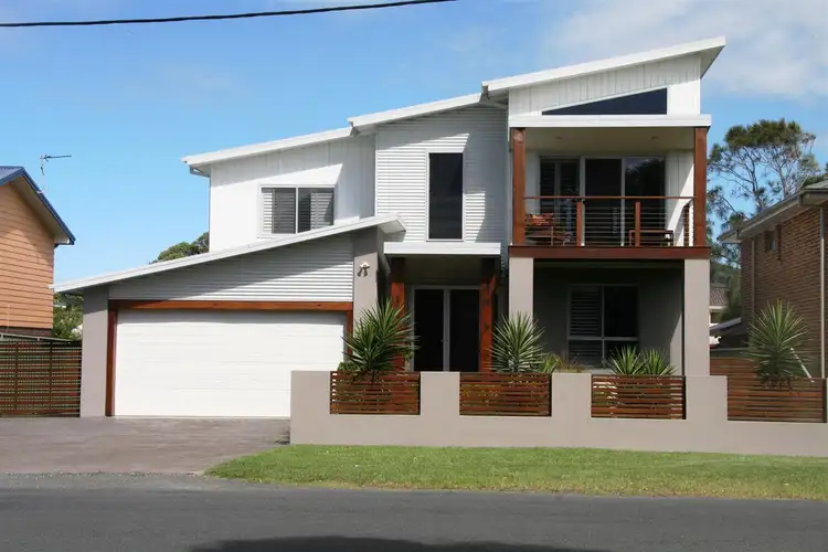 11 Staples Street, Shoalhaven Heads NSW 2535