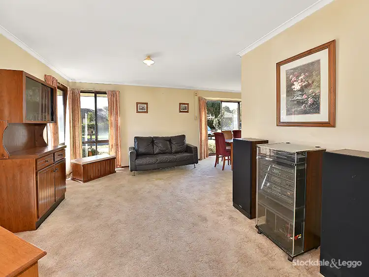 Third view of Homely house listing, 4 Winsham Court, Craigieburn VIC 3064