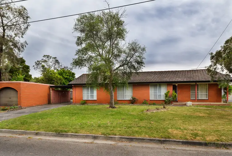 4 Semillon Grove, Mount Clear VIC 3350