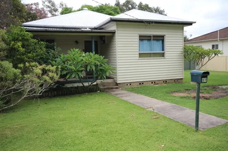 27 Pitt Street, Taree NSW 2430