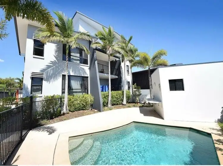 Main view of Homely unit listing, 3/2104-2106 Gold Coast highway, Miami QLD 4220