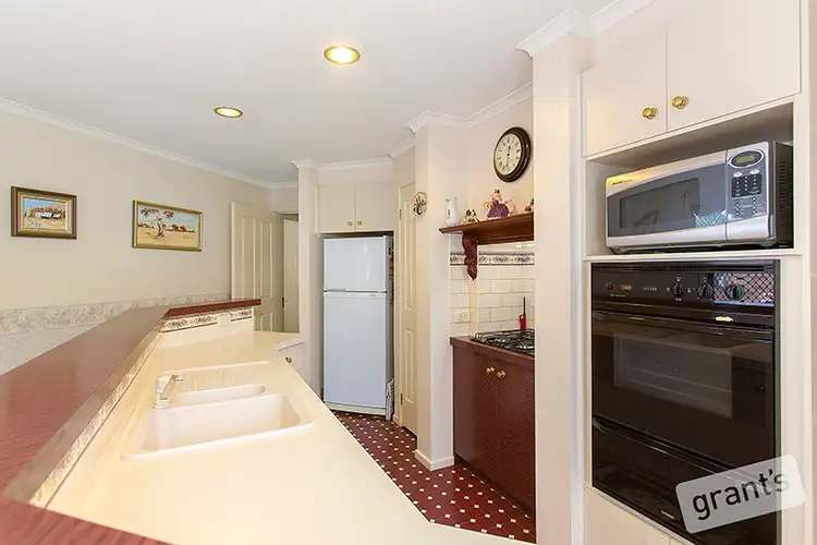 Sixth view of Homely house listing, 2 Leonard Avenue, Berwick VIC 3806