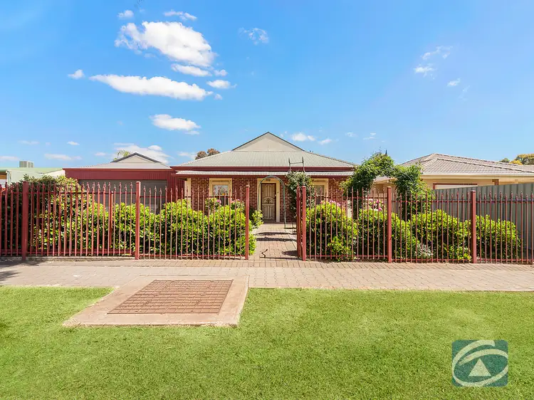 77 Anderson Walk