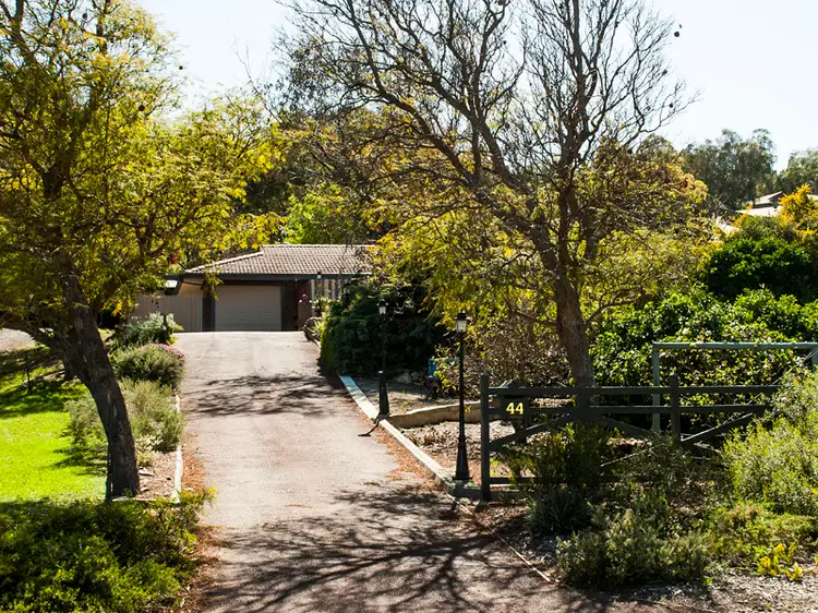 44 Watsonia Road, Gooseberry Hill WA 6076