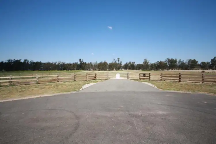 223 Riverside Drive, Narrabri NSW 2390