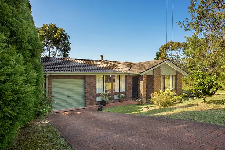 20 Maple Grove, Wentworth Falls NSW 2782