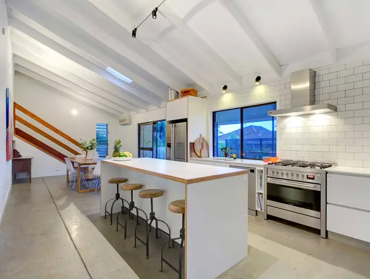 39 Rowena Street, Kenmore QLD 4069