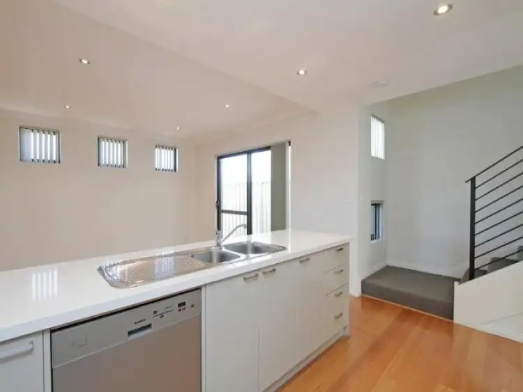 Sixth view of Homely house listing, 2/56 Spinnaker Heights, Yangebup WA 6164