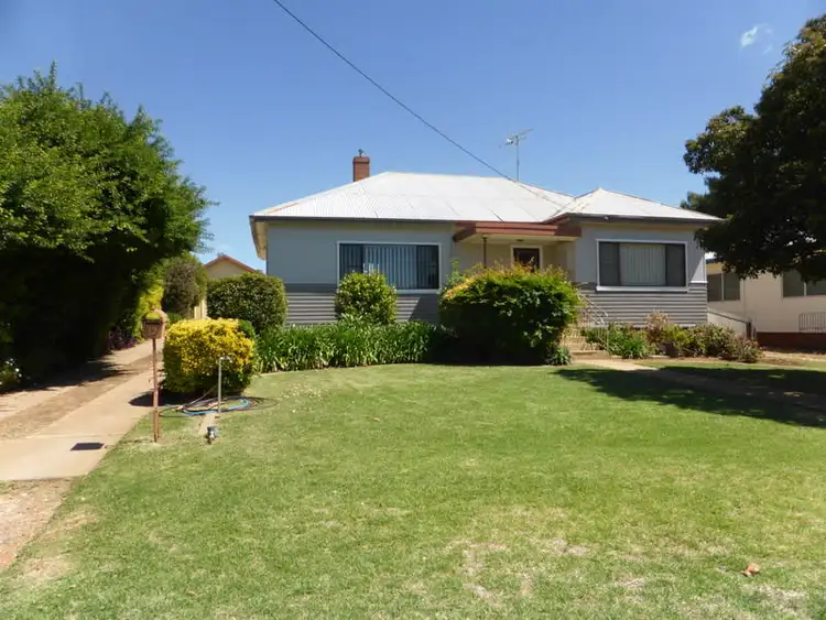 12 Pearce Street, Parkes NSW 2870