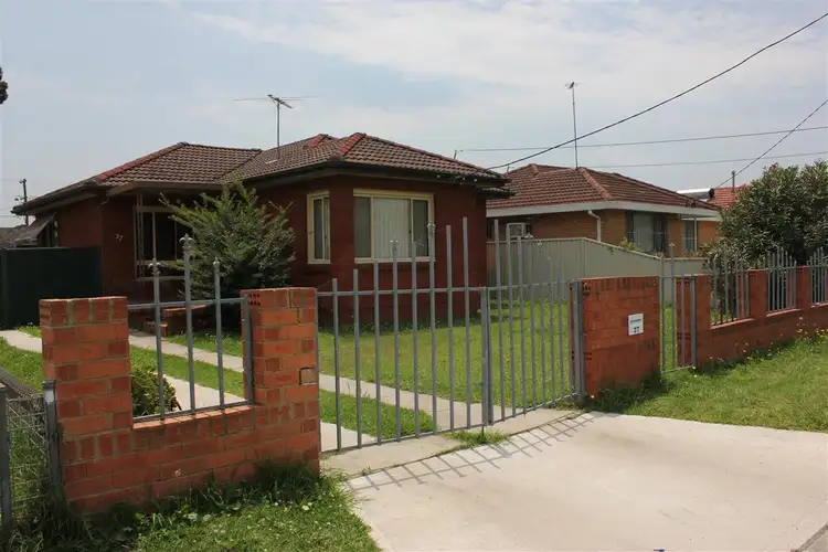 37 Torrens St, Canley Heights NSW 2166