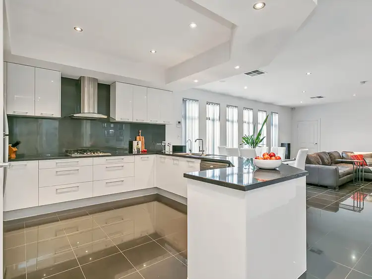 13 Franklin Ave, Mawson Lakes SA 5095