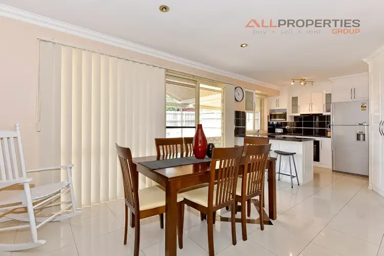 4 RED ASH COURT, Regents Park QLD 4118