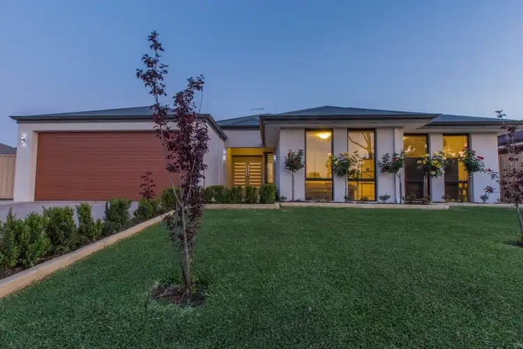 4 Urquhart Court, Canning Vale WA 6155