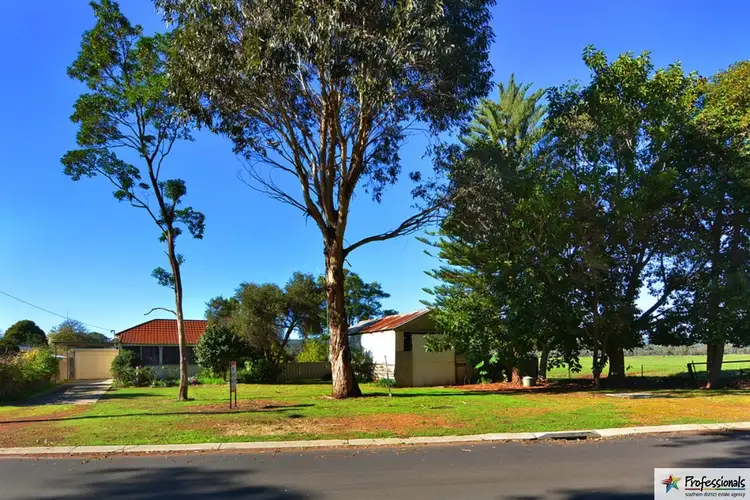31 Hackett Road, Harvey WA 6220